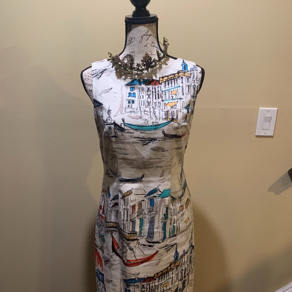 Leslie Fay White Dress with Print.